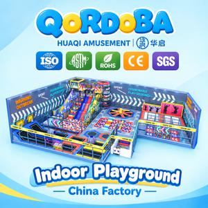Área de juegos interior personalizada con atracciones de aventura para niños y diversión familiar