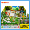 Parque infantil interior con temática de jungla con tobogán grande para parque de atracciones infantil 