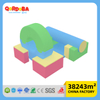 Espacio de juego suave personalizado para niños pequeños con toboganes y trepadores para juegos suaves en el patio interior