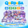 Parque infantil interior comercial con redes de cuerda para actividades recreativas familiares seguras