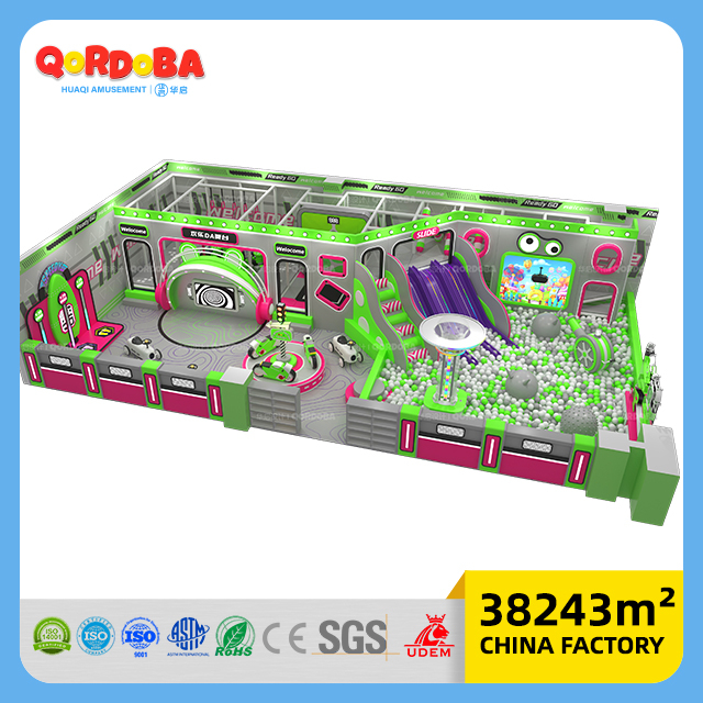 Zona de juegos infantil con temática espacial personalizable con tiras de LED para entretenimiento infantil