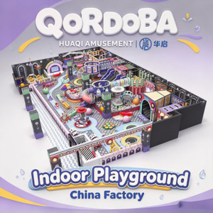 Área de juegos interior comercial con emocionantes toboganes y juegos de realidad aumentada para centro de entretenimiento familiar