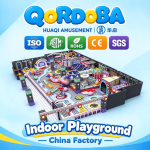 Área de juegos interior personalizada con toboganes tipo donut y circuitos de cuerdas para centros de entretenimiento familiar modernos