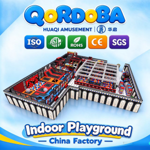 Área de juegos interior con temática ninja con emocionantes toboganes y juegos para el centro de entretenimiento familiar