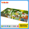Parque infantil interior con temática de jungla con tobogán grande para parque de atracciones infantil 
