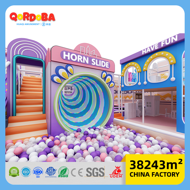 Área de juegos interior infantil con tema Dreamy Macaron para centro de entretenimiento familiar