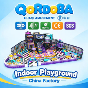 Área de juegos interior punk personalizada con trampolines y circuitos de cuerdas para lugares de entretenimiento comerciales